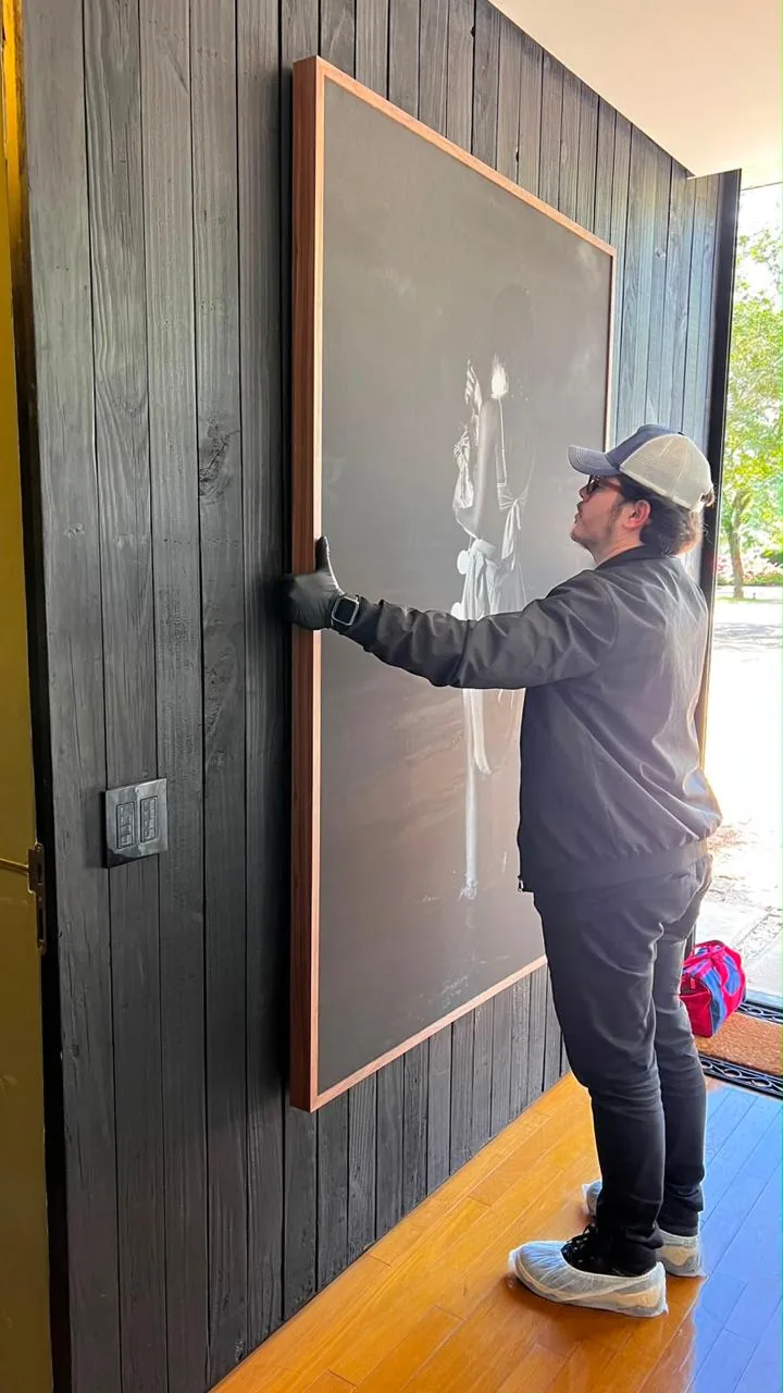 Instalação de obra de arte realizada pela Instalações Oliveira